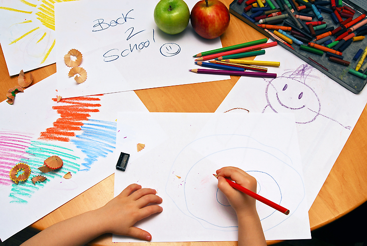 girl drawing back to school 1319256